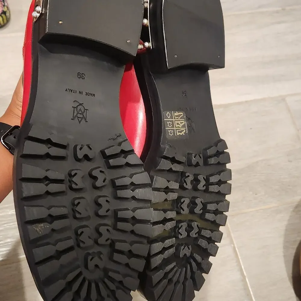 Alexander McQueen studded logo plaque red Chelsea boots size 39 - Picture 6 of 6